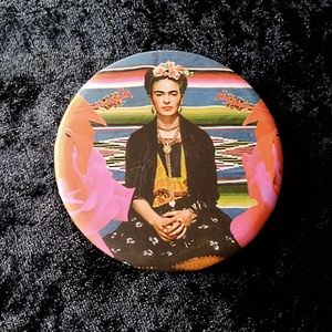 Frida compact mirror